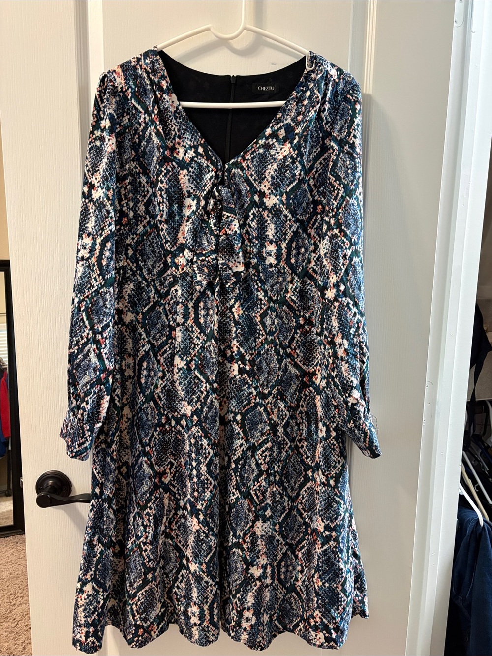 Joetzu Blue Snake-Print V-Neck Long Sleeve Dress